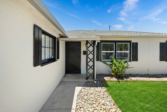 Building Photo - A 3 BR House with a big backyard? Yes please!