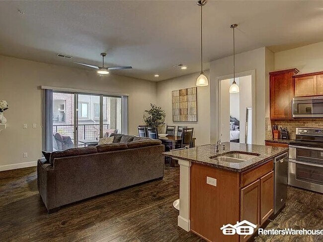 Foto del edificio - 301 Inverness Way S