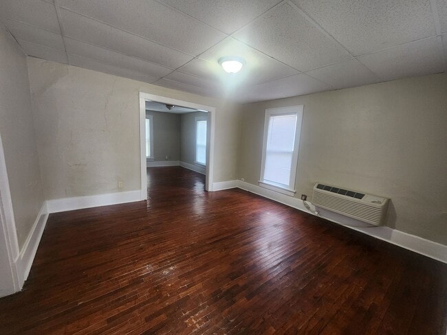 Building Photo - 801 S Millwood Ave