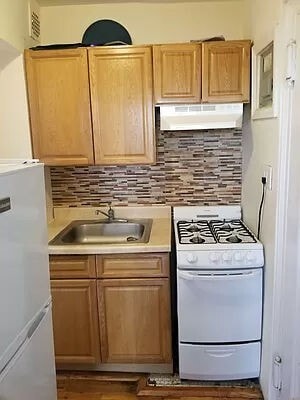 Building Photo - 354 East 19th Street