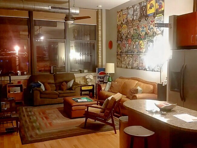 Amplia sala de estar - 1924 N Hubbard St