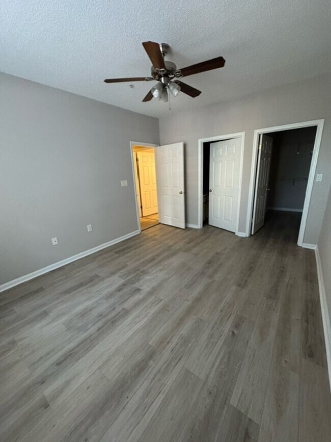 Foto del edificio - Condo for rent in Windsor Mill!