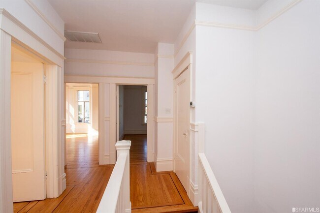 Building Photo - 1634 Leavenworth St