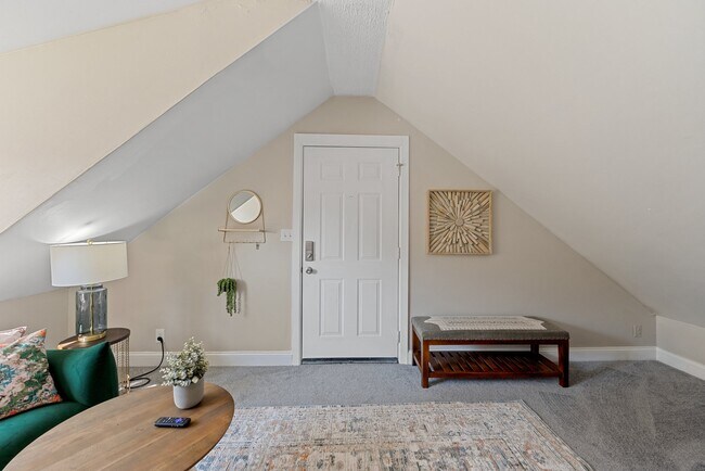 Building Photo - 3820 Essex Cir