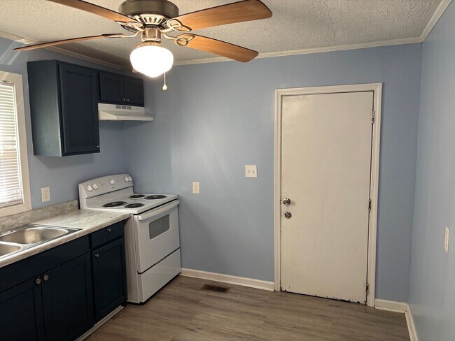 Foto del edificio - 2 BED 1 BATH HOME