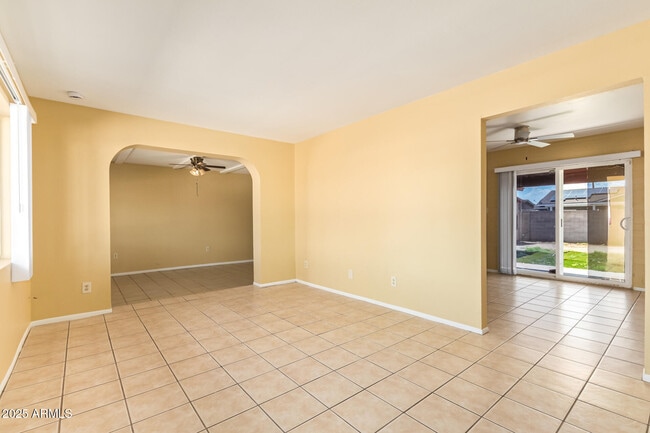 Foto del edificio - 18240 N 34th Dr