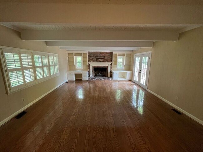 Foto del edificio - Amazing 3BR/3BA Ranch with Basement on Woo...