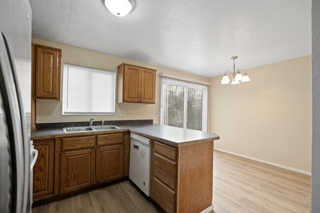 Foto del edificio - 3661 S 6830 W