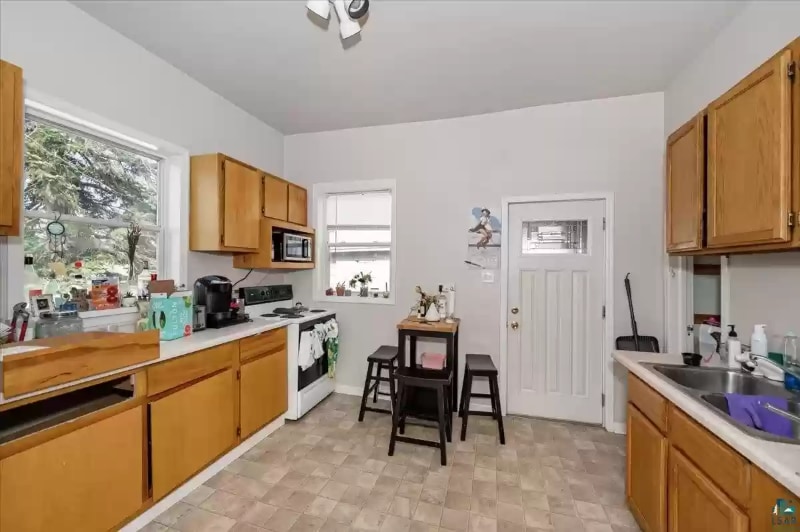 2241 W 11th St Unit A, Duluth, MN 55806 Room for Rent in Duluth, MN