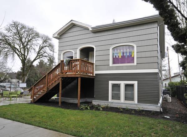 Primary Photo - Updated 3 bedroom/3 bathroom duplex at E. ...