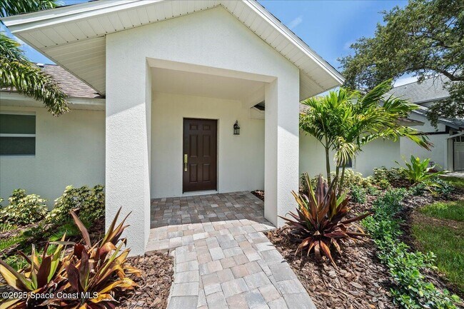 Foto del edificio - 2060 Newfound Harbor Dr