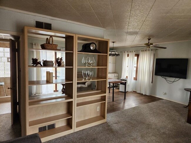 Building Photo - 956 Circle Dr