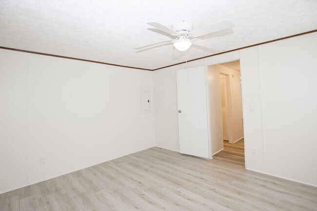 Building Photo - Charming Renovated 2-Bedroom, 2-Bath Home ...