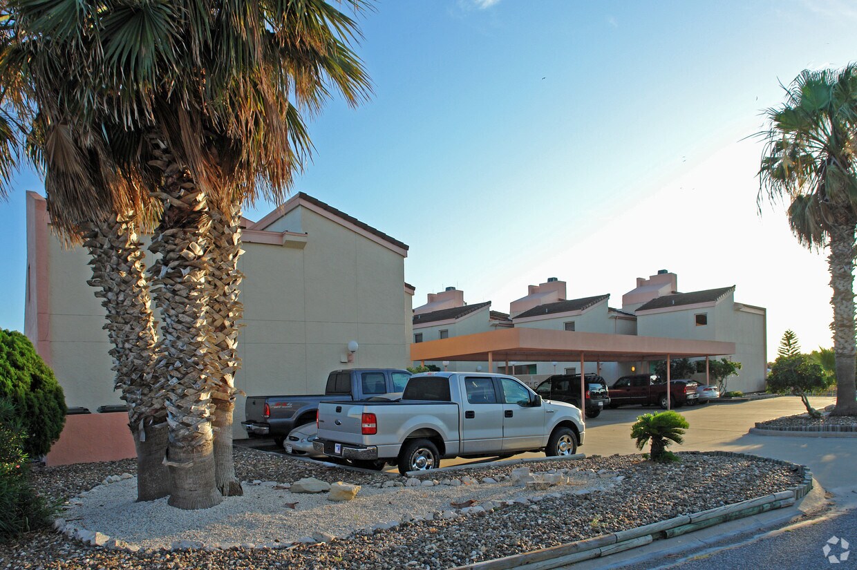 Primary Photo - 14137-1-14137-4 Cabana East St