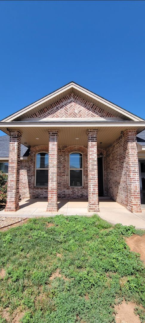 Building Photo - Stunning 4 bedroom, 3 bath home for rent