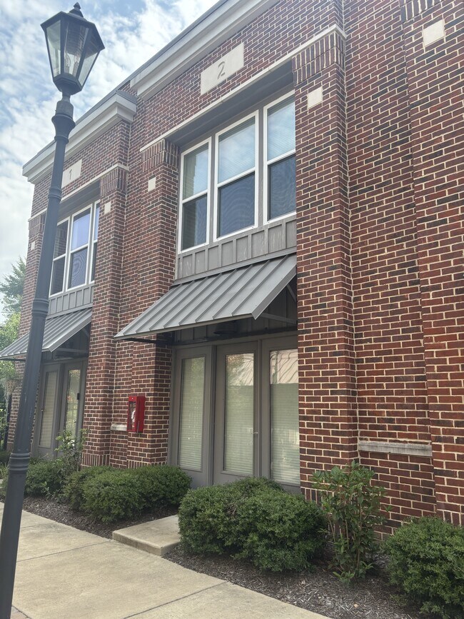 Foto del edificio - 1625 Monroe Ave