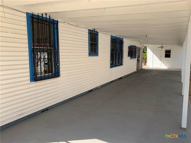 Building Photo - 903 Recio St