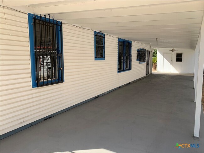Foto del edificio - 903 Recio St