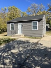 Building Photo - 2618 SE Adams St