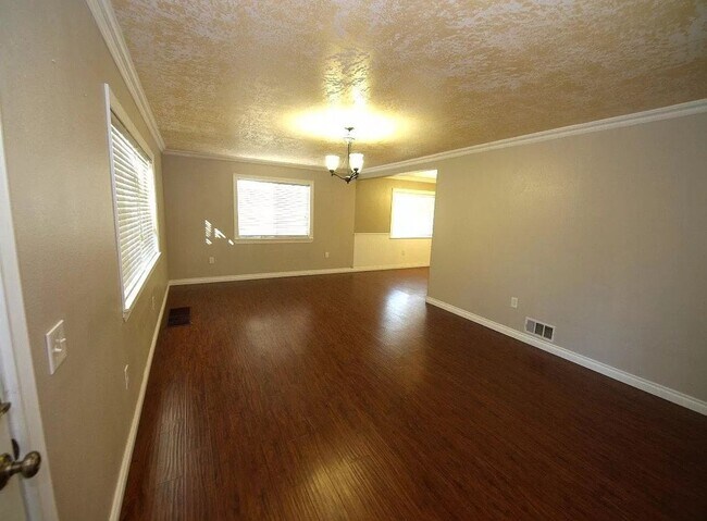 Foto del edificio - 320/322 Casey Ave*