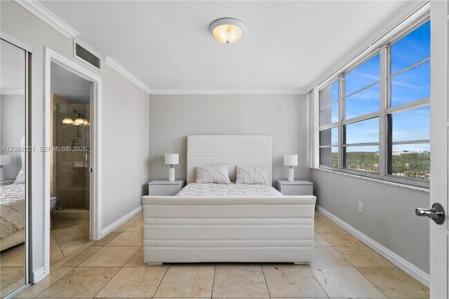 Foto del edificio - 18011 Biscayne Blvd