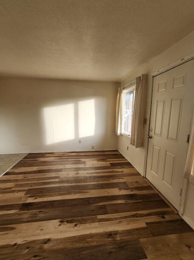 Foto del edificio - 1890 Kalmia St