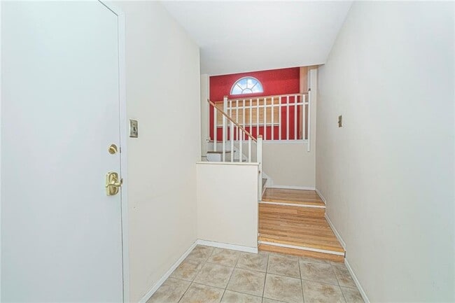 Building Photo - 709 Correll Ave