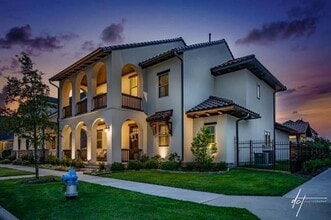 Building Photo - 3990 Sevilla Dr