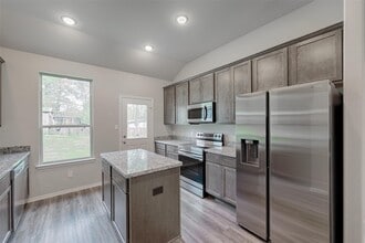Building Photo - 16494 Piper Ln