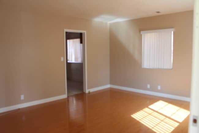 Building Photo - ( ( ( CUTE 4 BEDROOM 2 BATH ONE STORY HOUS...