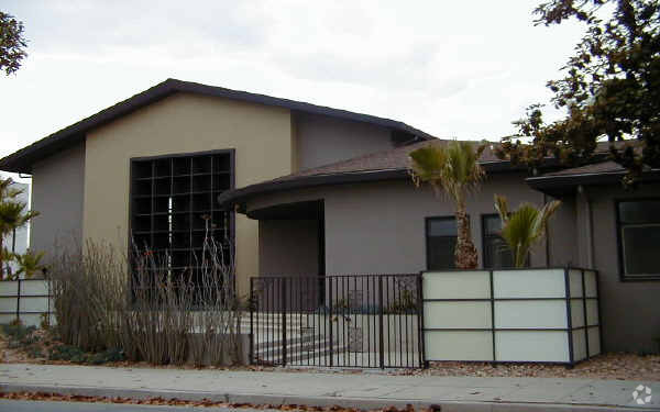 Building Photo - La Brea Apartments