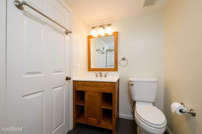 Building Photo - 2 br, 2 bath Condo - 321 Washington Place