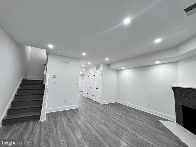 Building Photo - 216 Jefferson St NW