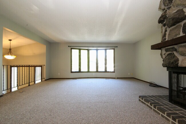 Building Photo - 9724 Utica Rd