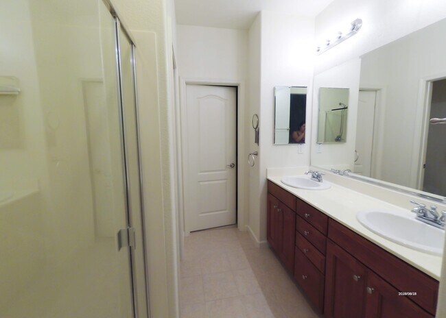 Foto del edificio - 242 Peppermint Tree Terrace