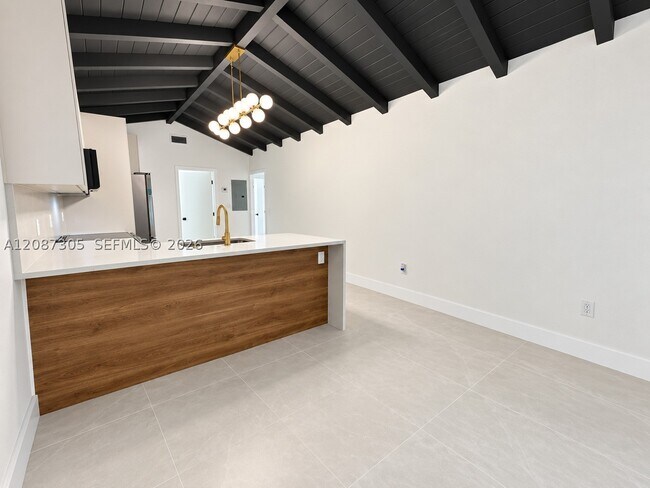 Foto del edificio - 1043 NW 48th St