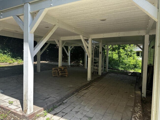 Building Photo - 208 Bower St