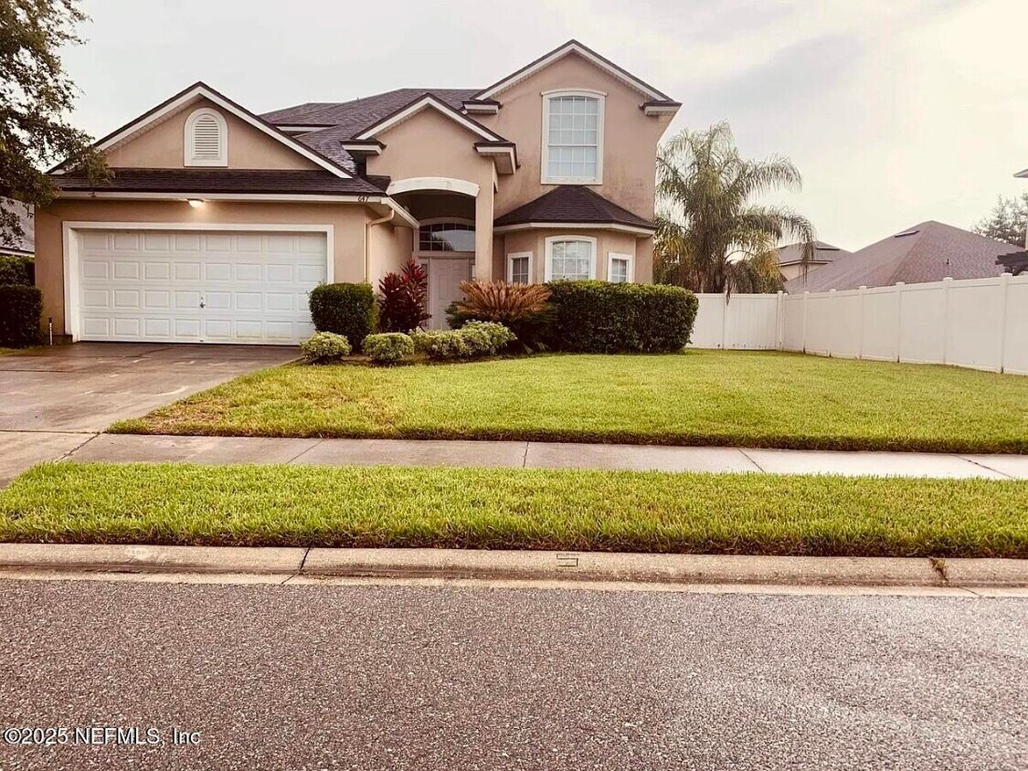 Foto principal - 647 Acorn Chase Dr
