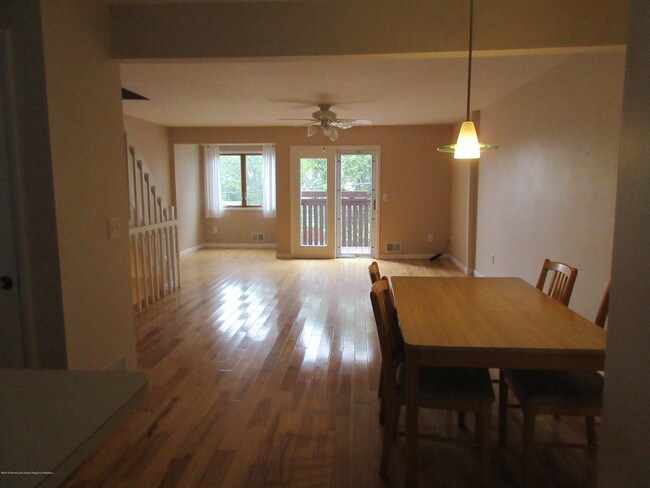 Building Photo - 255 Shore Dr