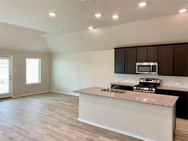 Foto del edificio - 2203 Levant Ln