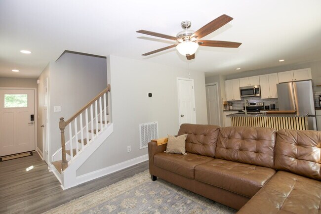Foto del edificio - Charming 3-bedroom, 2.5-bath home nestled in the heart of Carthage