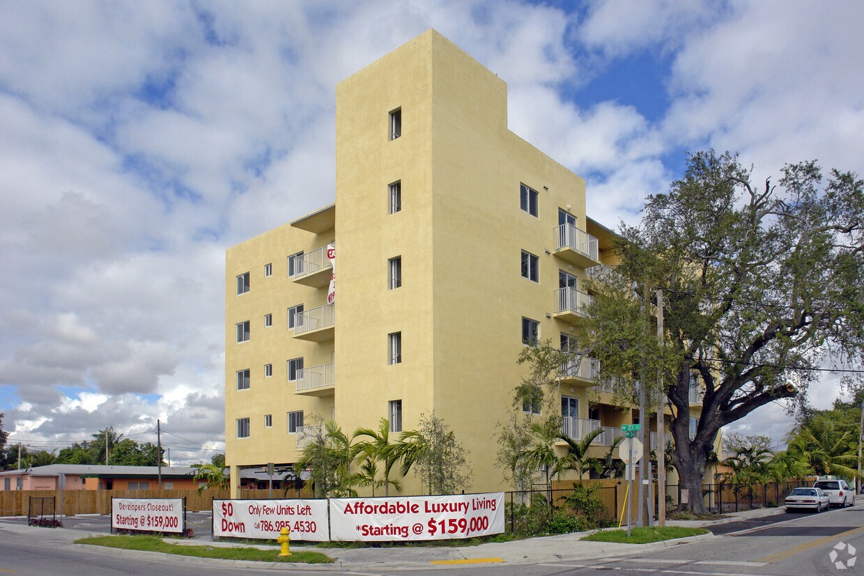 Building Photo - 2401-2409 NW 23rd St