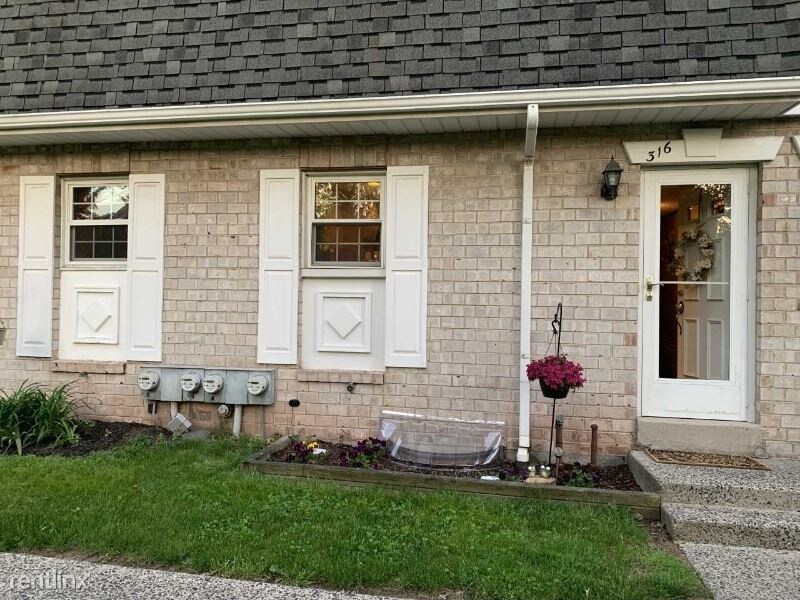 Primary Photo - 2 br, 1 bath Condo - 316 Village Ln