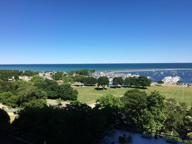 Balcony Lake views - 1660 N Prospect Ave