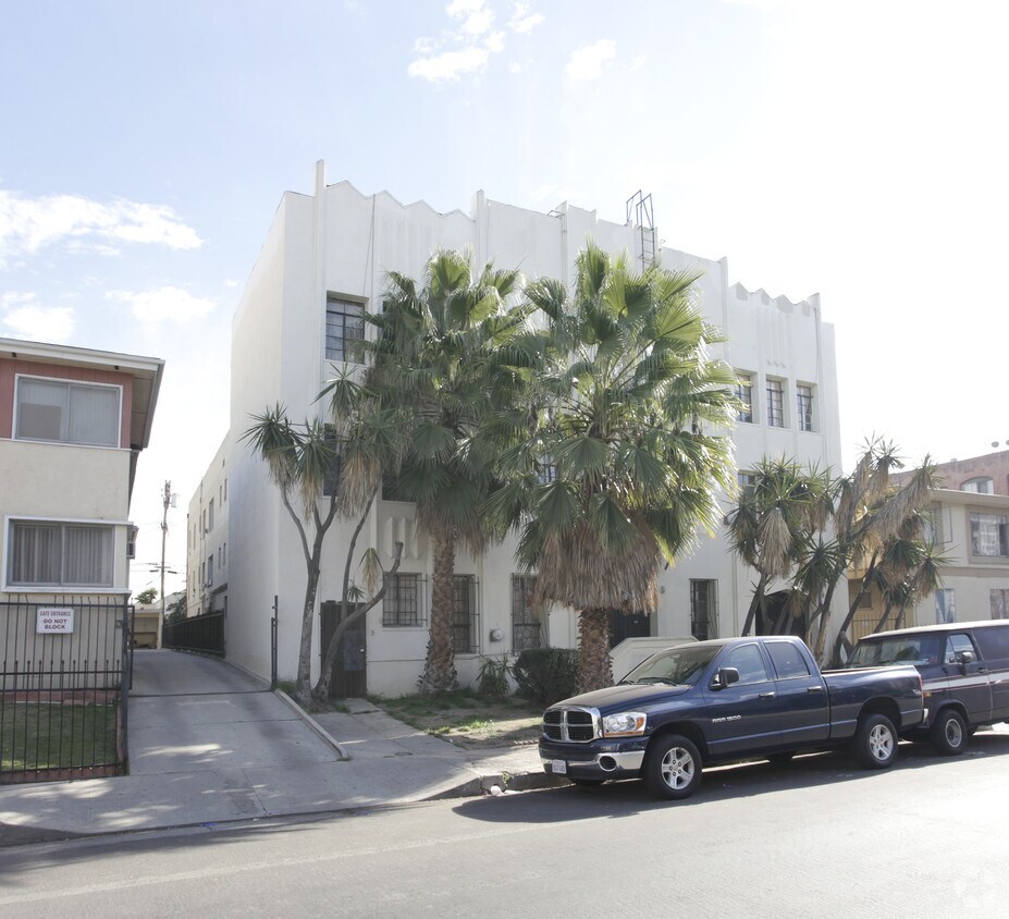 Building Photo - 222 S Mariposa Ave