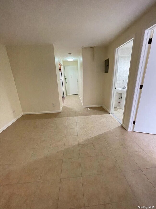 Building Photo - 83-17 Broadway