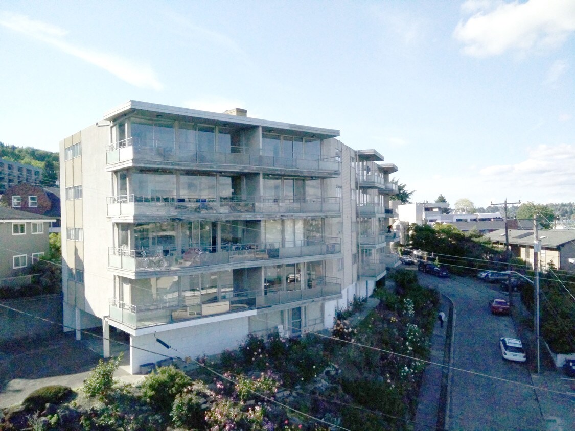 Primary Photo - Dexter House Apartments