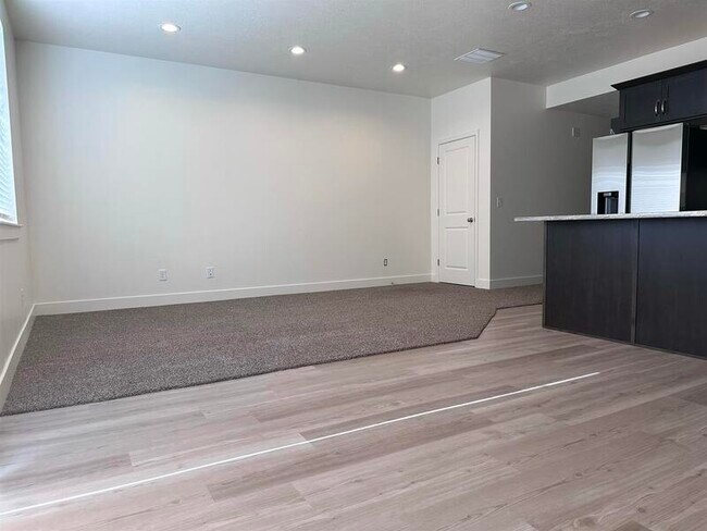 Building Photo - 250 W 1200 S