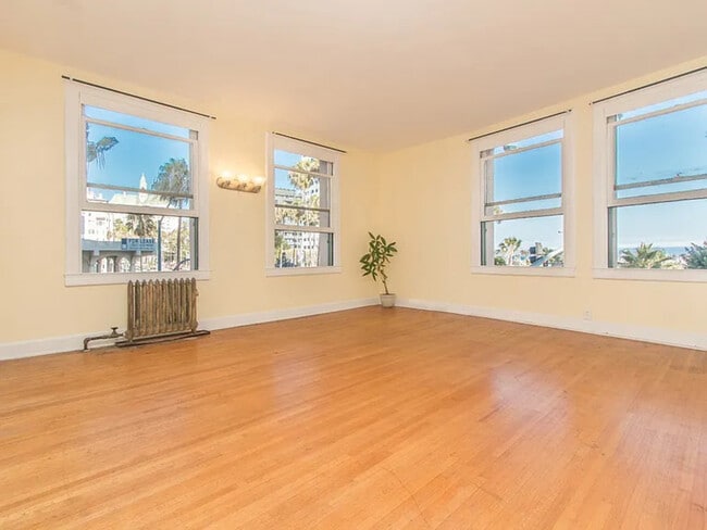 Building Photo - 455 E Ocean Blvd