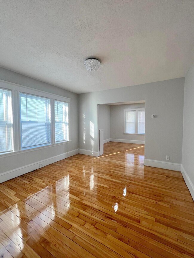 Building Photo - 10 Cady Ave